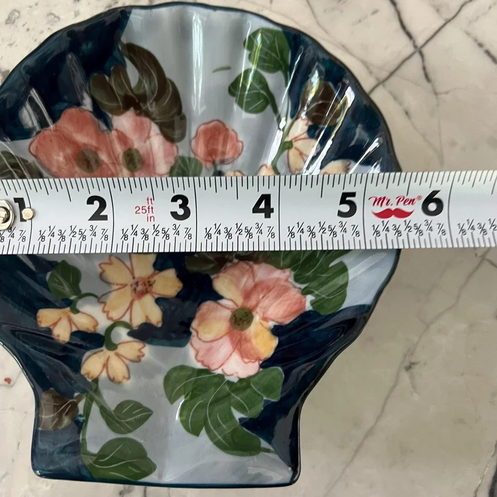 Shell shaped floral trinket dish